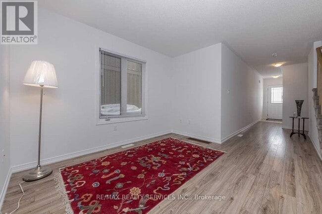 Building Photo - 215 Diana Dr