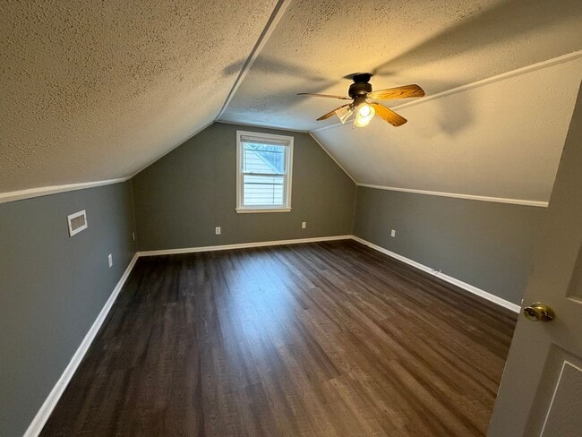 Foto del edificio - Spacious 4-Bedroom Home with First-Floor Convenience and Great Outdoor Space