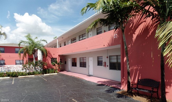 Building Photo - 925 NW 30th Ct