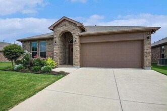 Building Photo - 204 Sunken Meadow Ct