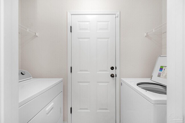 Foto del edificio - 4395 Thistle Pine Ct
