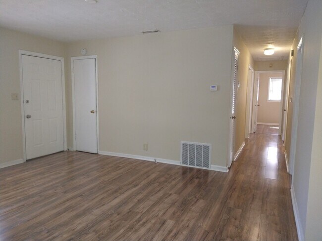 Foto del edificio - 4295 Robinson Cir