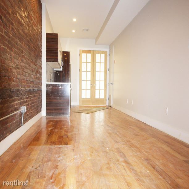 Building Photo - 320 Bleecker St