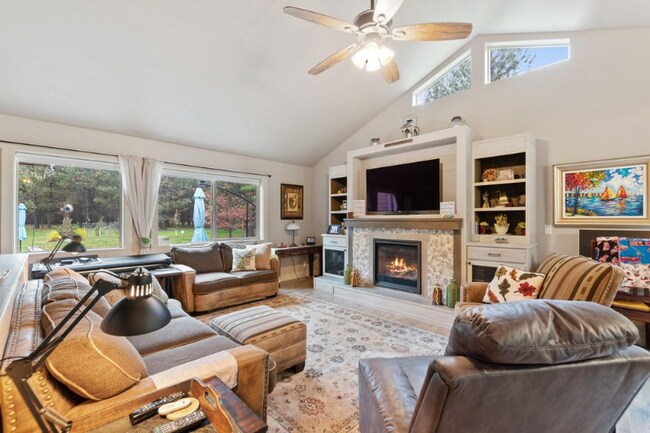 Foto del edificio - 335 Freckles Rd