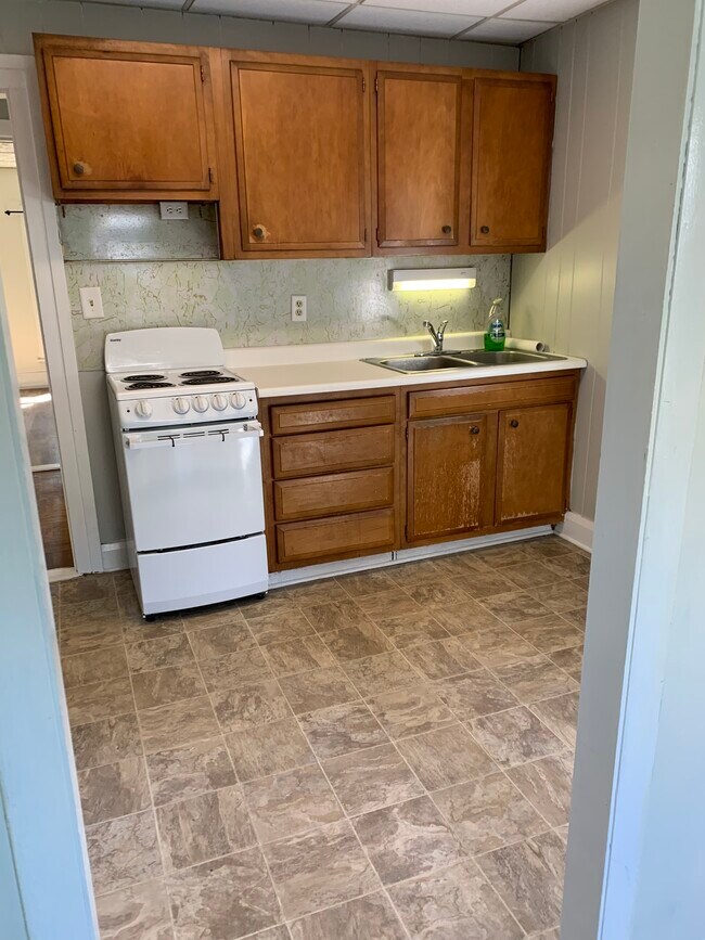 Kitchen - 1504 Ridge Rd