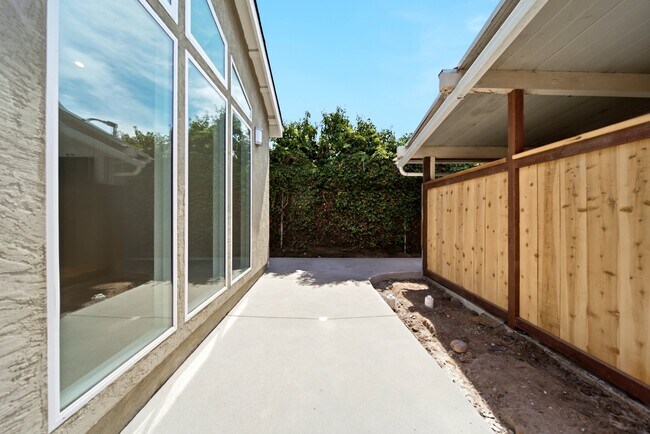 Foto del edificio - 7714 Alton Dr