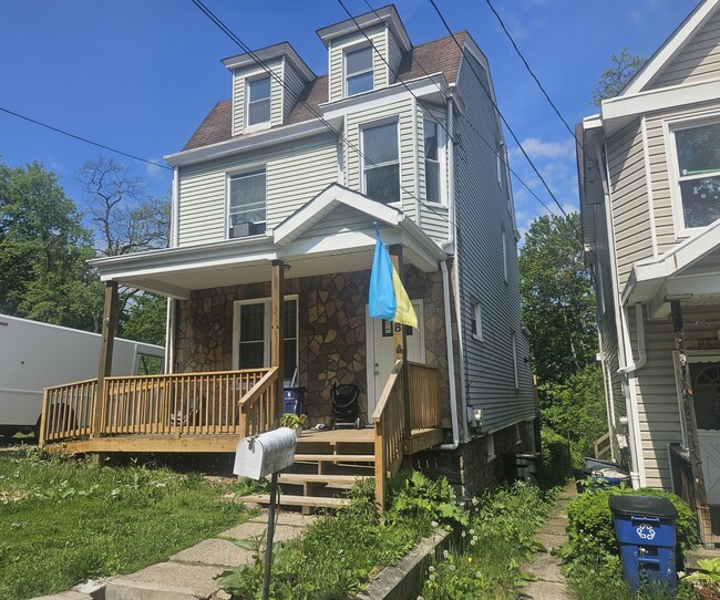 Building Photo - 804 Dubois St
