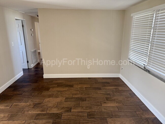 Foto del edificio - Single Family Home