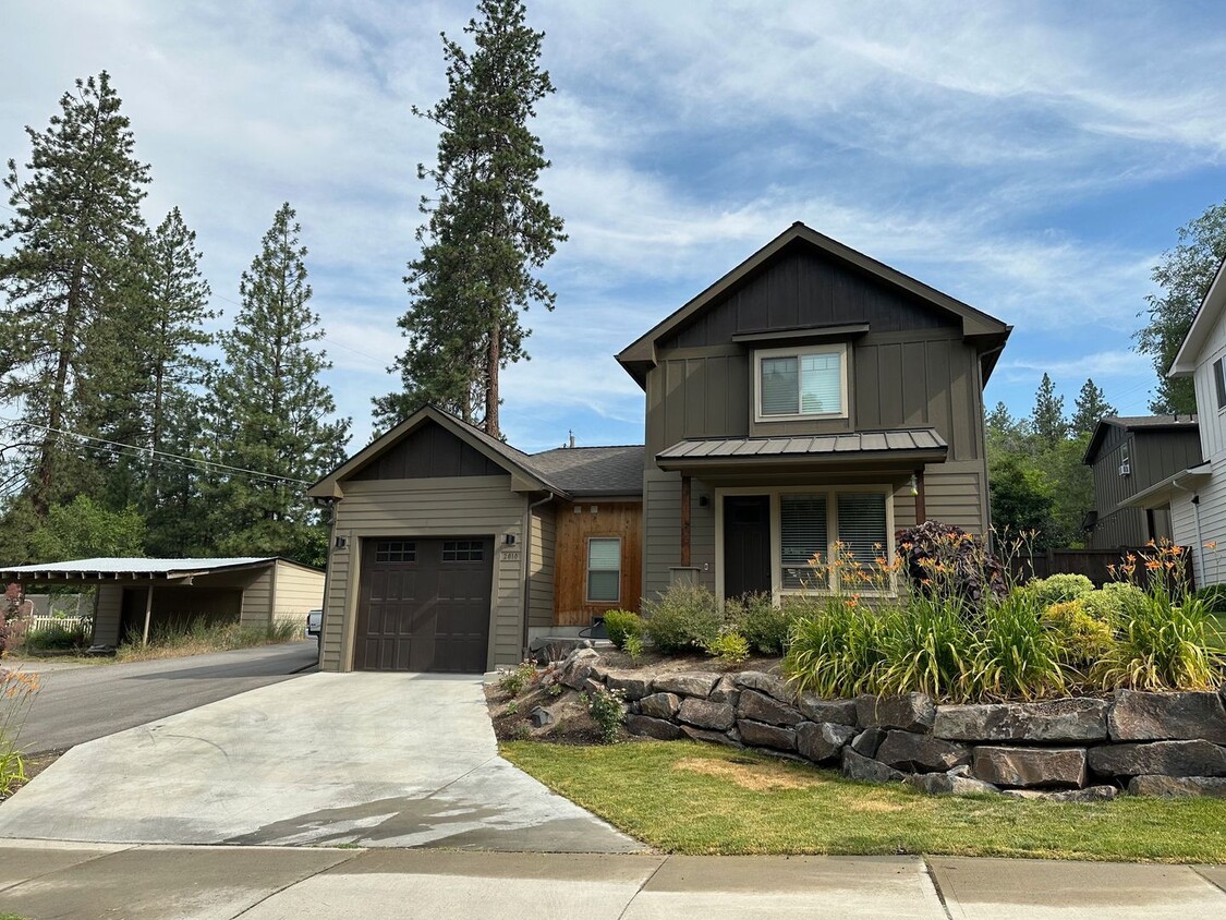 Foto principal - Latah Creek Craftsman 3 Bedroom 2 1/2 Bath...