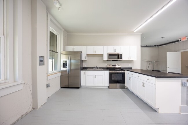 Building Photo - 9 S Main St