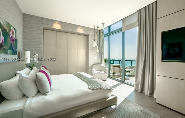 Building Photo - 2201 Collins Ave