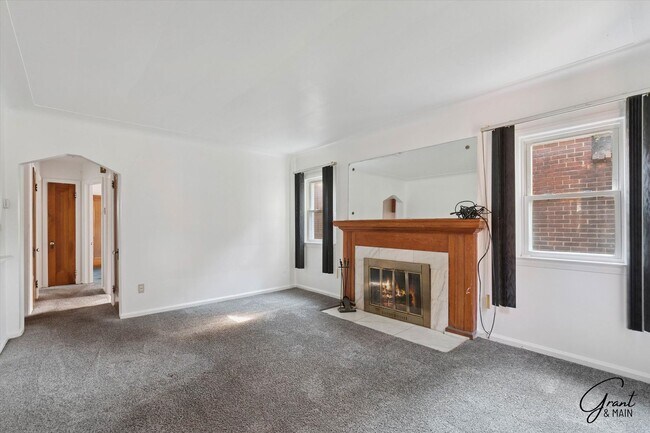 Building Photo - 3 bedroom bungalow $1250