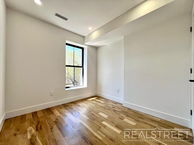 Building Photo - Brand New 2 bed 2 Bath in Ocean Hill!