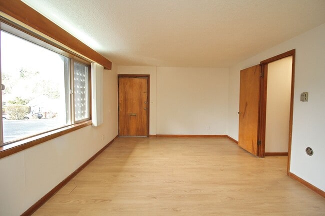 Foto del edificio - 3200-3236 SW Marigold St