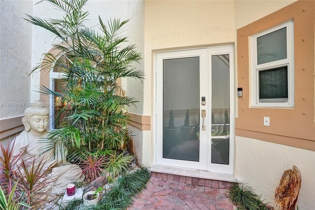 Building Photo - 644 W Palm Aire Dr