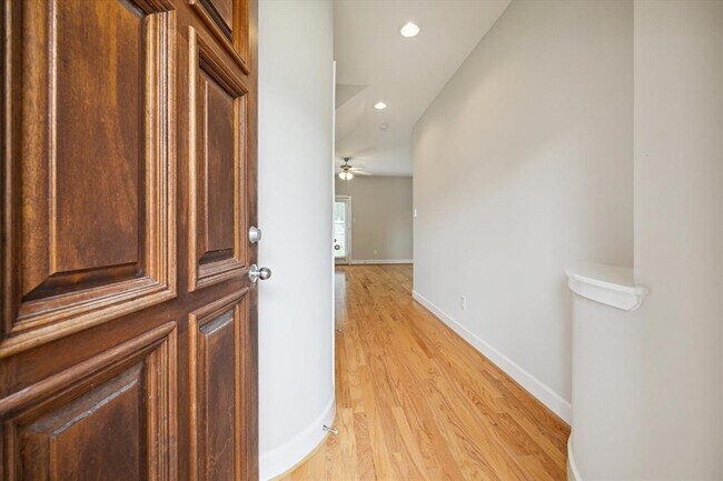 Foto del edificio - 822 E 37th St