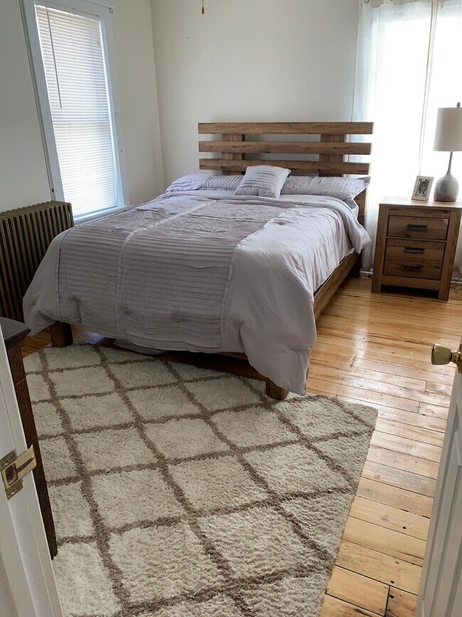 Main Bedroom - 113 Kettle Moraine Dr S