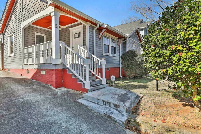 Building Photo - Character-Filled 3BR Home Near Grant Park & Summerhill