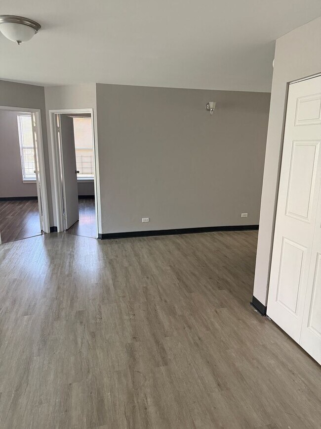 Foto del edificio - 3054 W Madison St