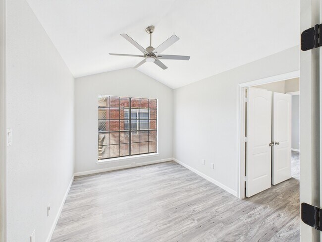 Foto del edificio - 8055 Cambridge St