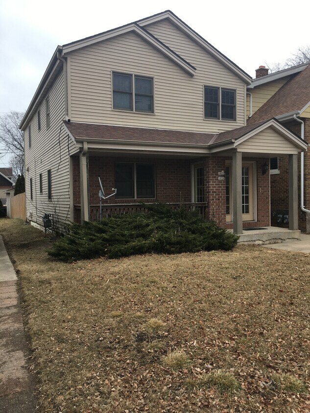 1022 S 61st St, West Allis, WI 53214 Townhouse for Rent in West Allis