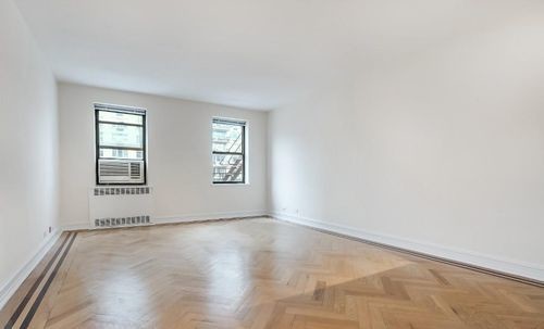 Primary Photo - 1682 York Ave