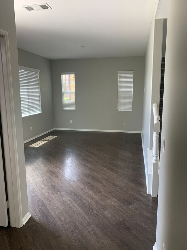 Building Photo - 3 Bedroom Condo for Rent in Murrieta