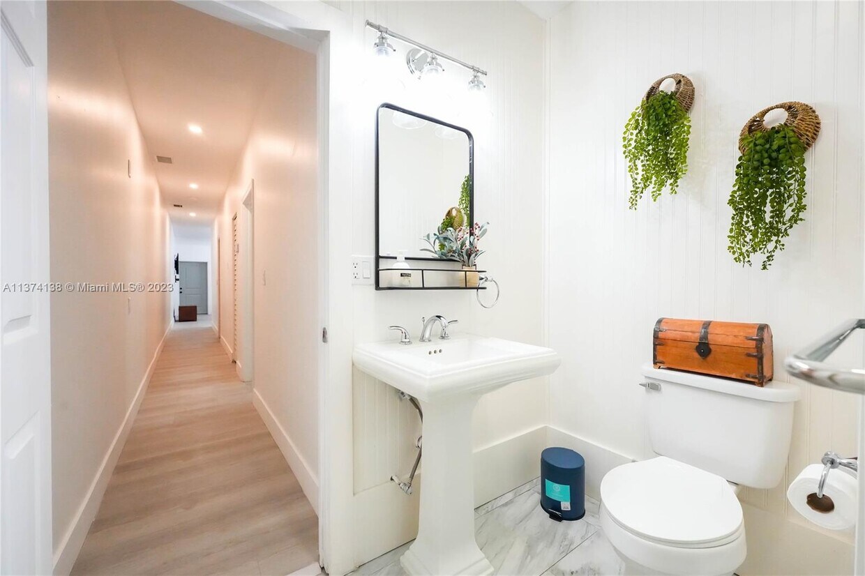Foto del edificio - 2757 SW 15th St