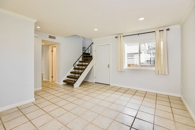 Foto del edificio - Spacious Anaheim Townhome Near Anaheim Coves with Community Pool & Clubhouse