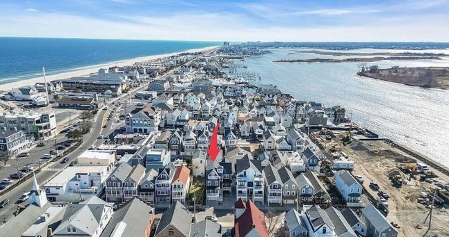 Building Photo - 16 E Church St