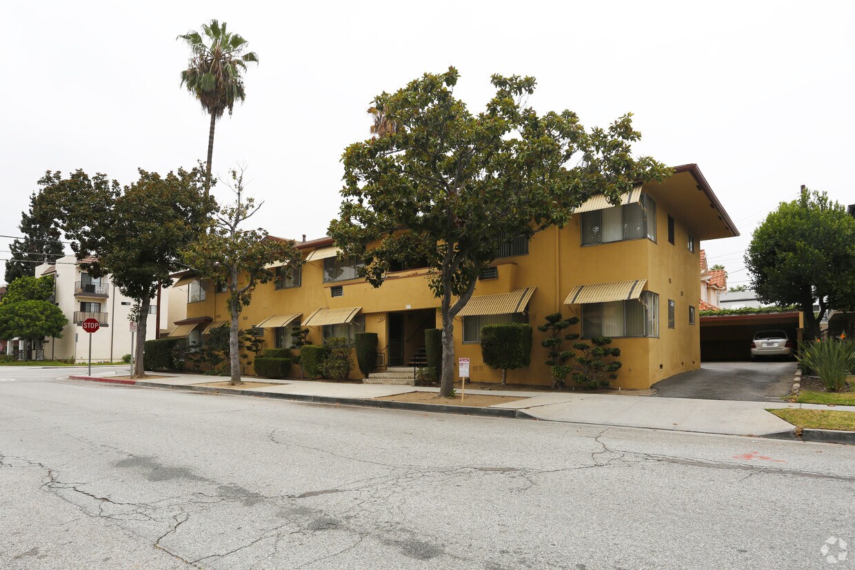 Foto del edificio - 900 E Wilson Ave