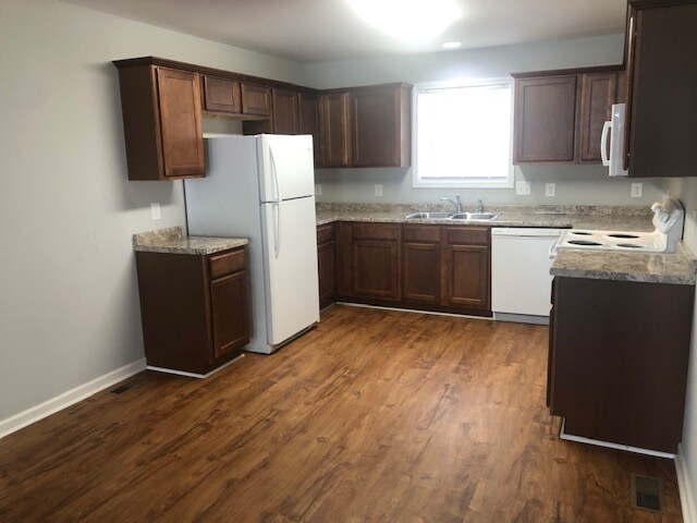 Building Photo - 403 Lynda Lee Ln