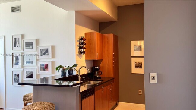 Foto del edificio - 2775 NE 187th St
