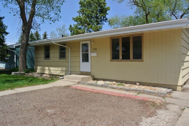 Building Photo - House- NW