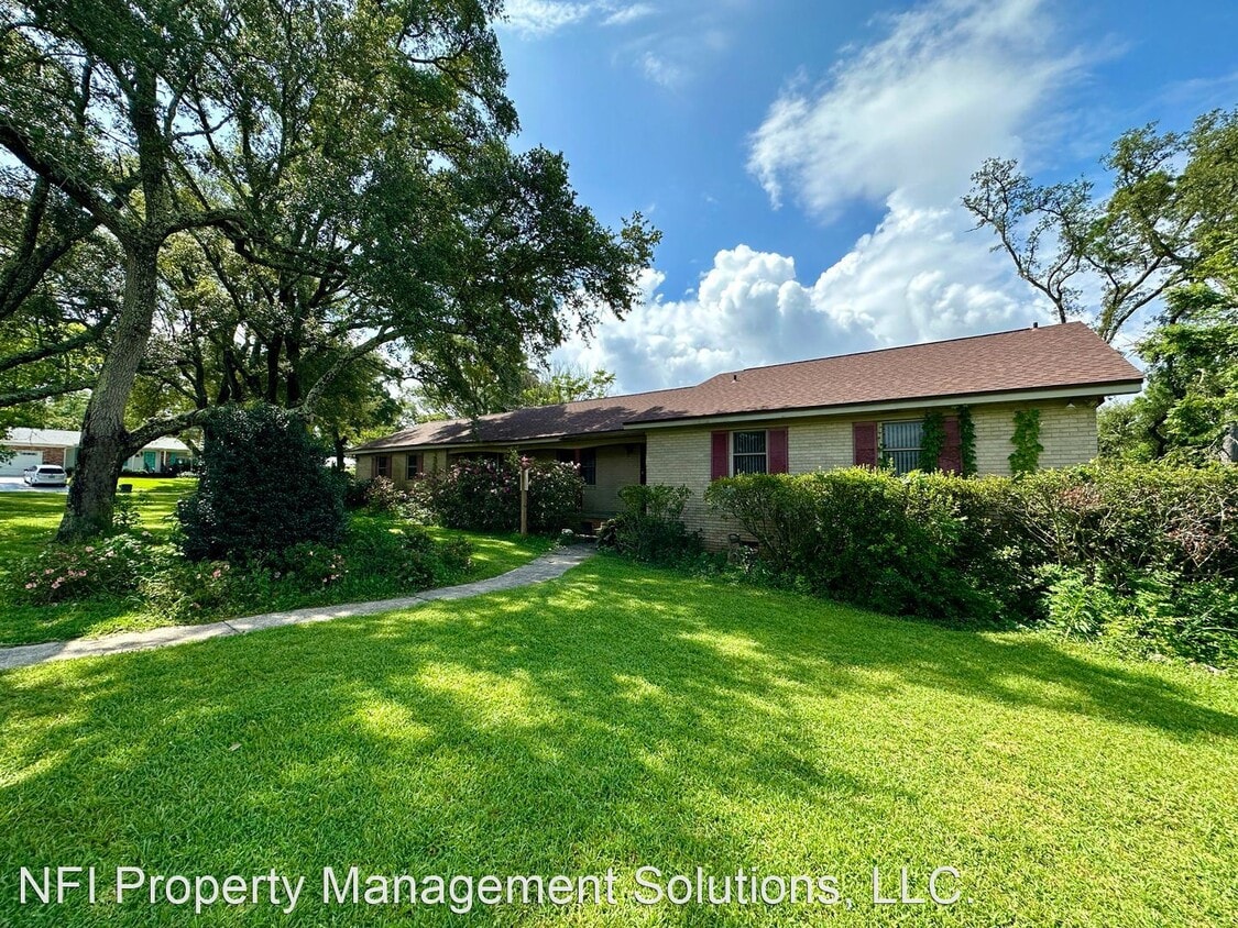 1 N 77th Ave, Pensacola, FL 32506 House Rental in Pensacola, FL
