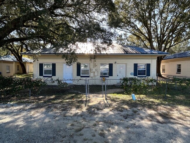 Building Photo - 100 Kazmira Ct