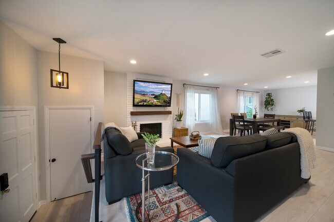 Building Photo - 4257 Laurel Canyon Blvd