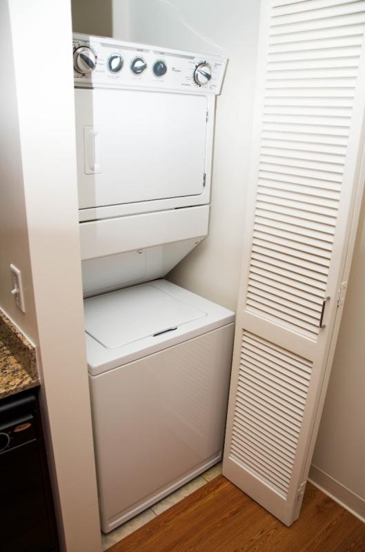 Building Photo - 914 S Clark St