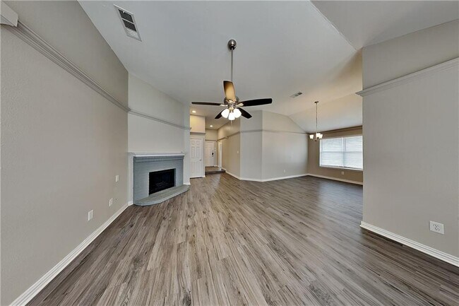 Foto del edificio - 355 Ridgemont Dr