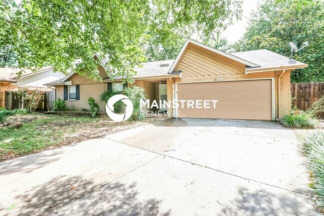 Building Photo - 3 Bedroom Pet-Friendly Home in Edmond, OK with Main Street Renewal