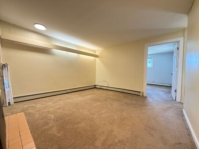 Foto del edificio - 3 Bedroom Walking Distance from UMD - AVAILABLE AUGUST!