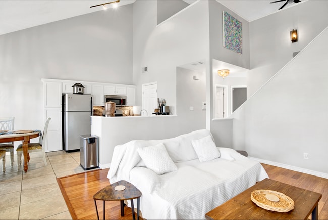 Foto del edificio - Innerarity Point Living at an Affordable Cost!