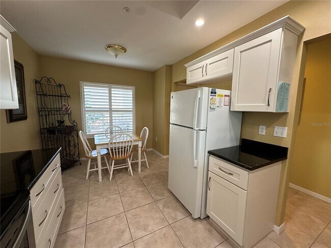 Building Photo - 9610 Club S Cir