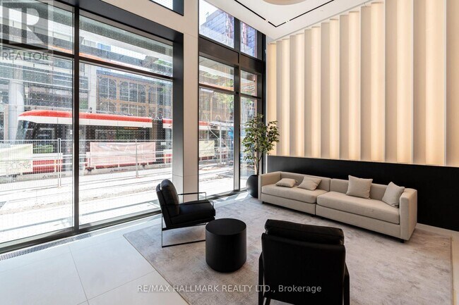 Photo du bâtiment - 400 King St W