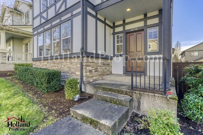 Foto del edificio - 3-Bedroom Beaverton Home with Granite Kitchen Island and Fireplace