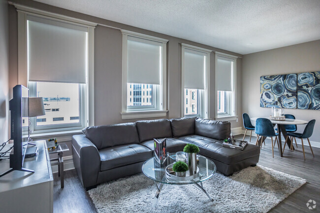 1 BR, 1 BA - 625 SF - Gayoso House& Pembrook Square