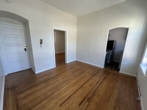 Building Photo - 2318 Santa Clara Ave