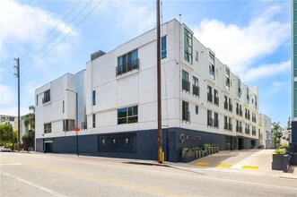 Building Photo - 3119 Vía Dolce Building Photo - 3119 Vía Dolce