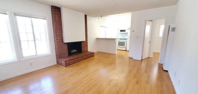 Building Photo - 3822 Ocean Dr
