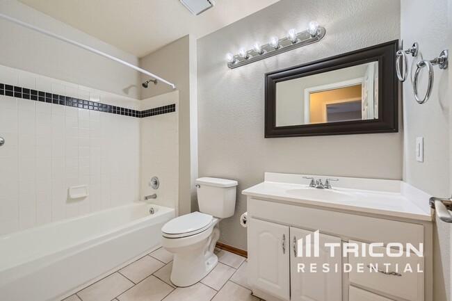 Building Photo - 995 Cobblestone Dr